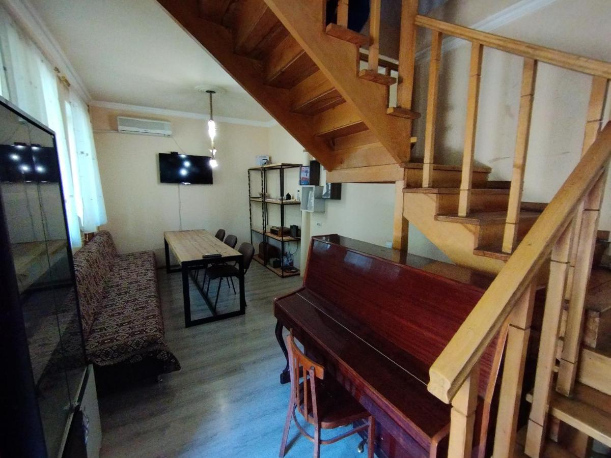 Wooden_Room_Hostel Γιερεβάν Εξωτερικό φωτογραφία